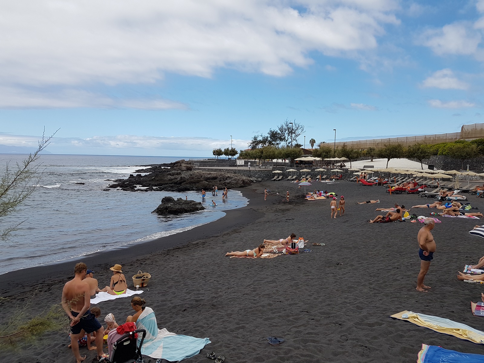 schwarzer Strand